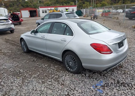 2015 Mercedes-Benz C 300 Luxury 4Matic из США, поврежденный, VIN 55SWF4KB4FU014541